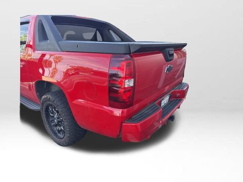 Used 2011 Chevrolet Avalanche LT w/ Luxury Package image 4