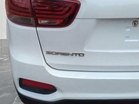 Used 2019 Kia Sorento L FWD image 10