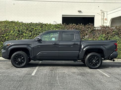 Used 2025 Toyota Tacoma SR5 image 7