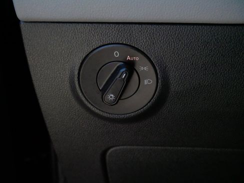 Certified 2022 Volkswagen Taos SE image 27