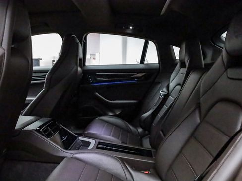 Used 2025 Porsche Panamera image 24