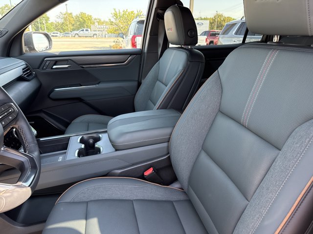 Used 2026 GMC Acadia AT4 w/ Luxury Package AWD/4WD image 5
