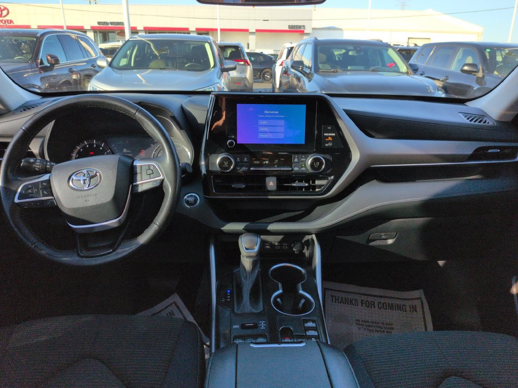 Used 2023 Toyota Highlander LE AWD/4WD image 12