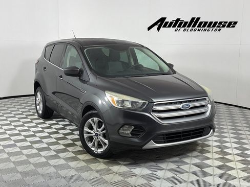 Used 2017 Ford Escape SE FWD image 1