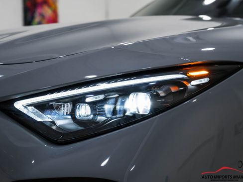 Used 2022 Mercedes-Benz SL 63 AMG 4MATIC w/ AMG Aerodynamic Package image 35