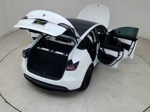 Used 2021 Tesla Model Y Long Range image 87