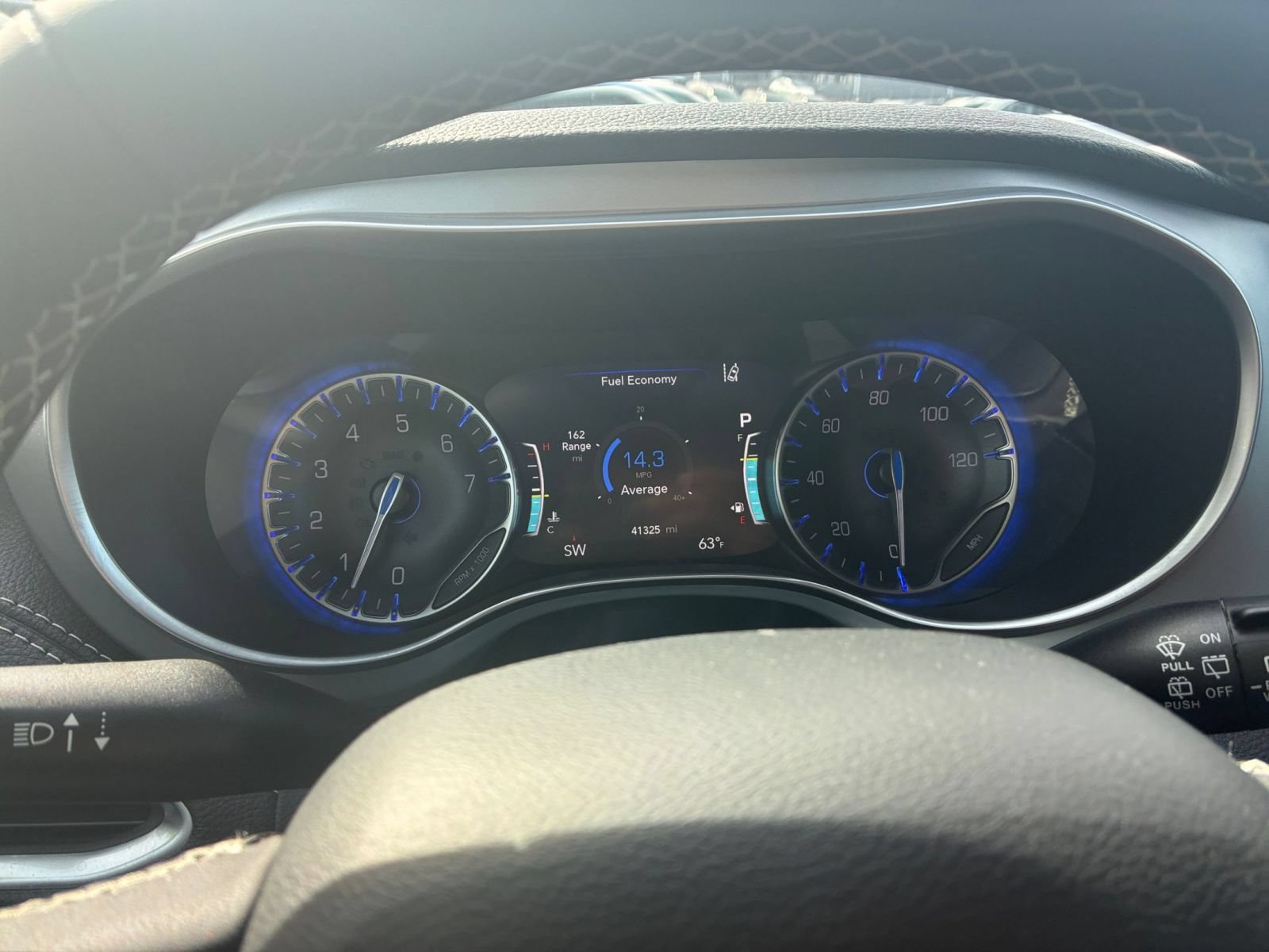 Used 2025 Chrysler Pacifica Limited FWD image 36