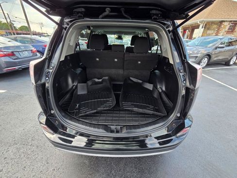 Used 2017 Toyota RAV4 XLE AWD/4WD image 16