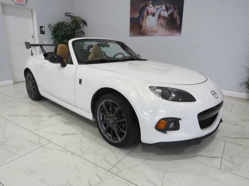 Used 2015 MAZDA MX-5 Miata Club RWD image 2