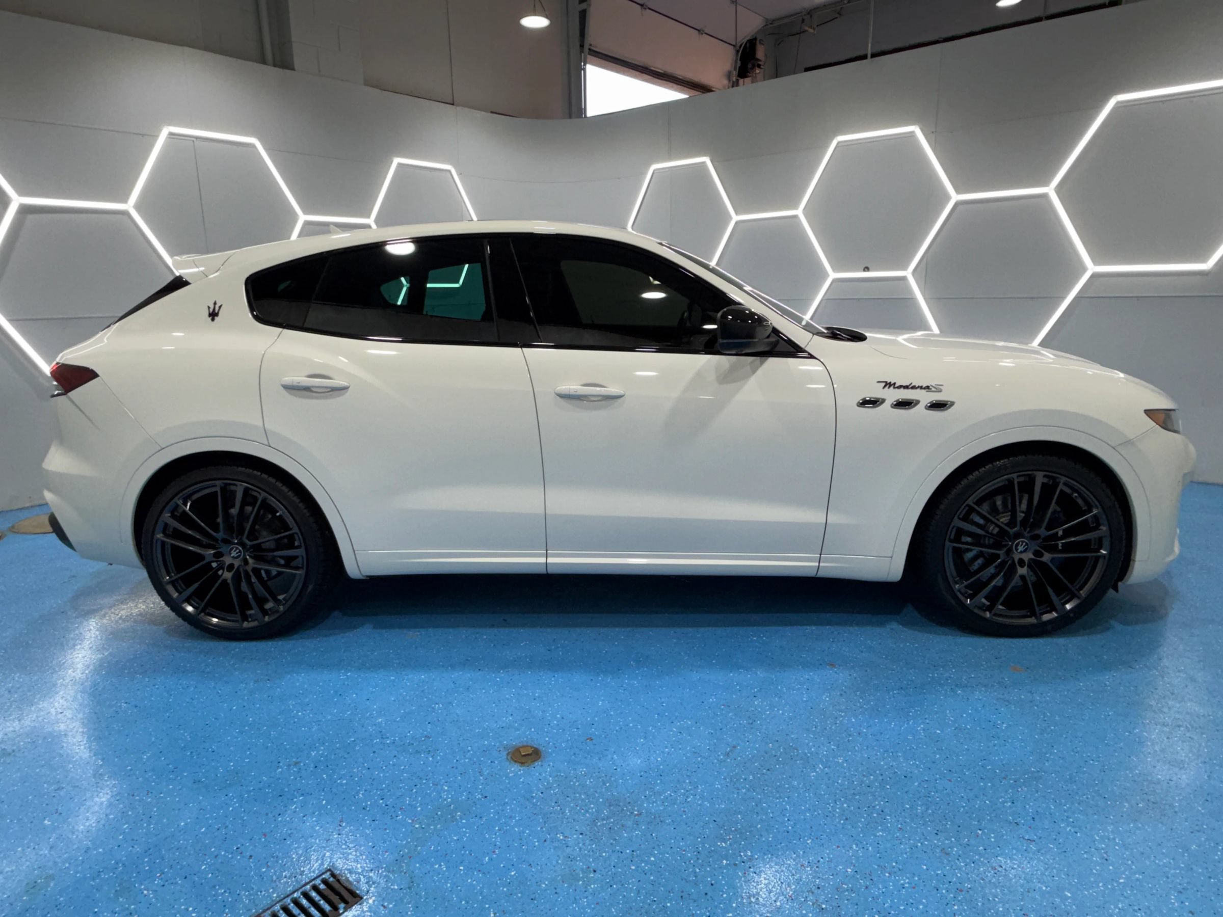 Used 2023 Maserati Levante Modena S AWD/4WD image 2