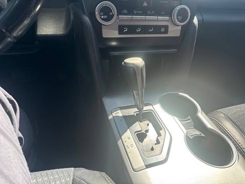 Used 2014 Toyota Camry SE FWD image 10