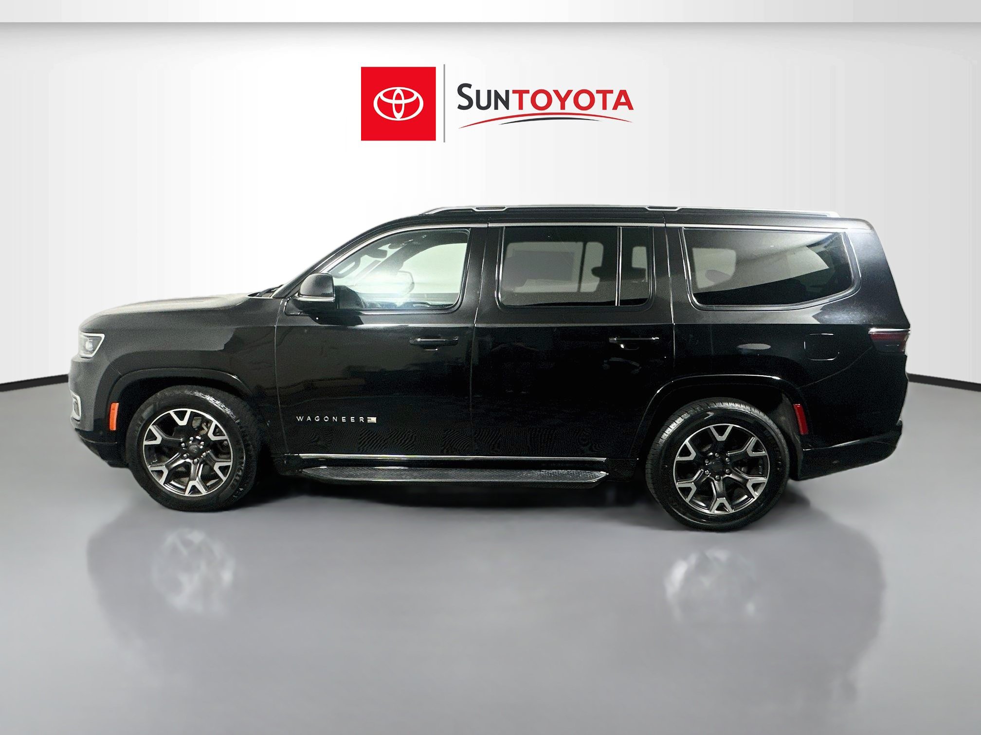 Used 2024 Jeep Wagoneer Series III AWD/4WD image 7