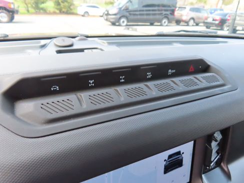 Used 2025 Ford Bronco Badlands image 22