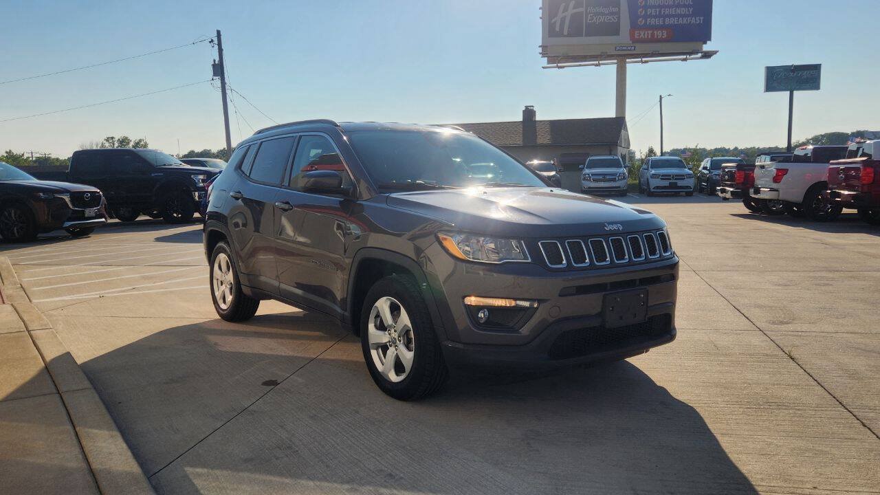 Used 2018 Jeep Compass Latitude w/ Popular Equipment Group FWD image 8