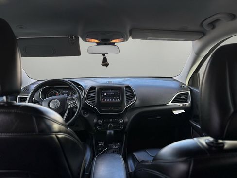 Used 2019 Jeep Cherokee Latitude Plus w/ Cold Weather Group image 35