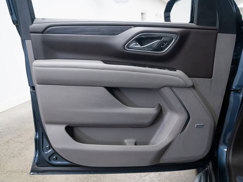 Used 2021 GMC Yukon SLT w/ SLT Premium Package image 17