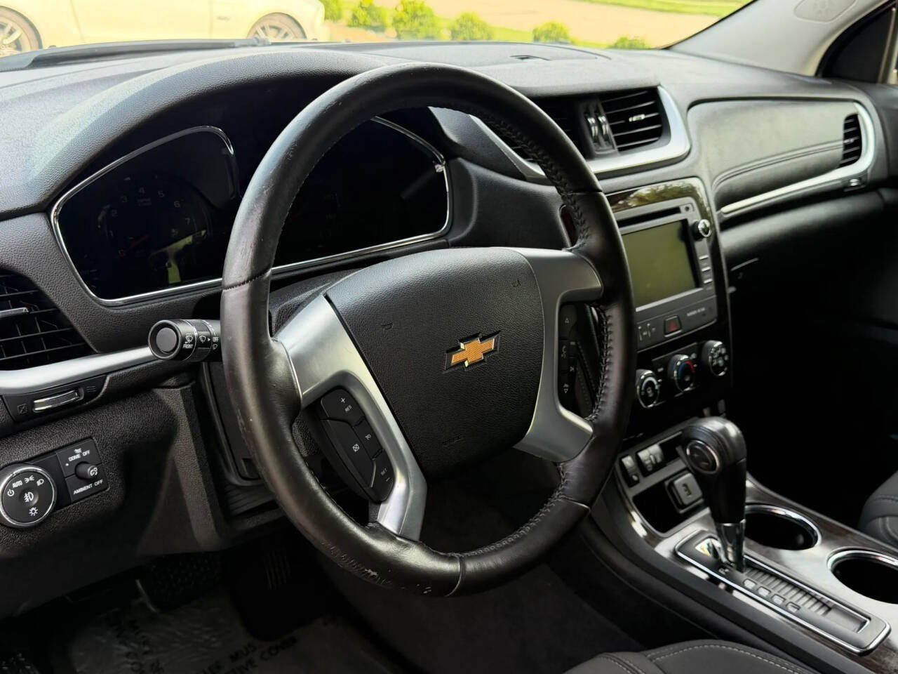 Used 2015 Chevrolet Traverse LT FWD image 11