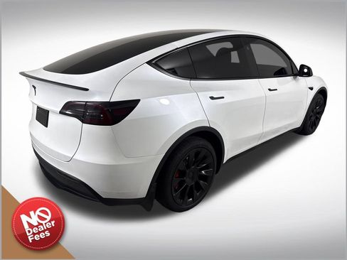 Used 2024 Tesla Model Y Long Range AWD/4WD image 3