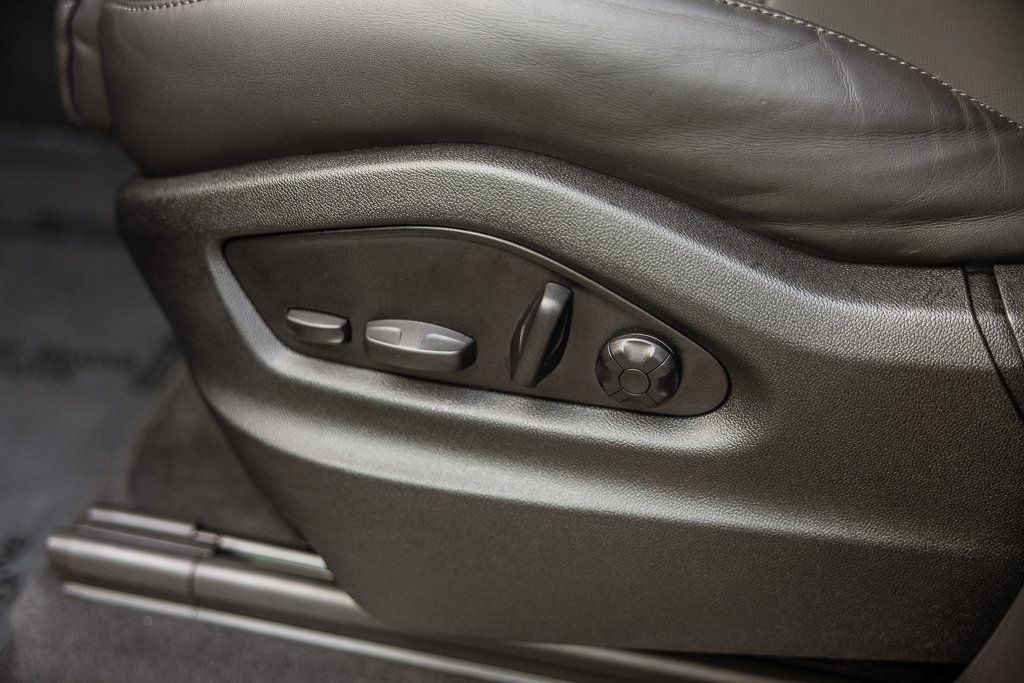 Certified 2025 Porsche Cayenne E-Hybrid AWD/4WD image 17