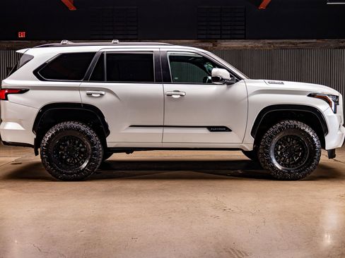 Used 2024 Toyota Sequoia Platinum image 11