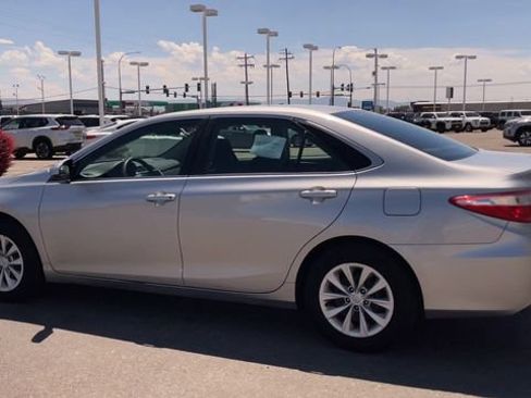 Used 2017 Toyota Camry LE FWD image 7