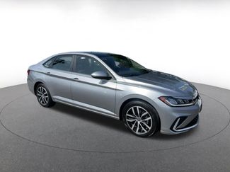 Used 2025 Volkswagen Jetta SE video 2