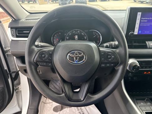 Used 2024 Toyota RAV4 XLE FWD image 19