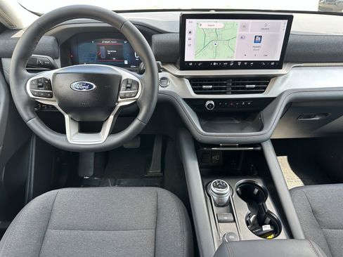 Used 2025 Ford Explorer Active image 4