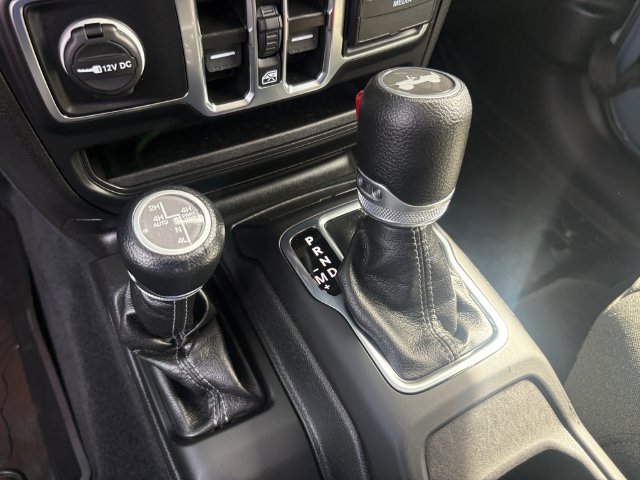 Used 2024 Jeep Wrangler Unlimited AWD/4WD image 16