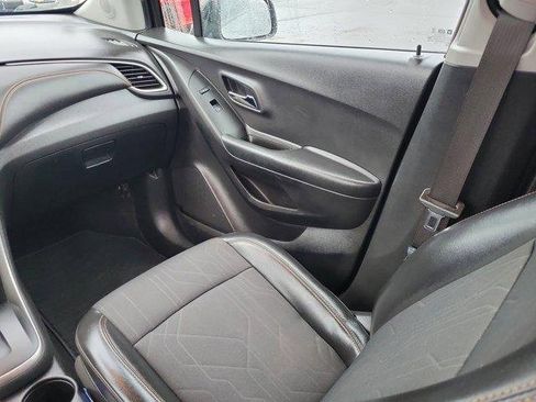Used 2021 Chevrolet Trax LT w/ Redline Edition image 14