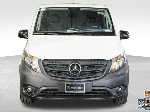 Used 2022 Mercedes-Benz Metris image 2