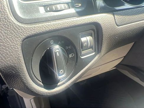 Used 2020 Volkswagen Golf 4-Door image 26