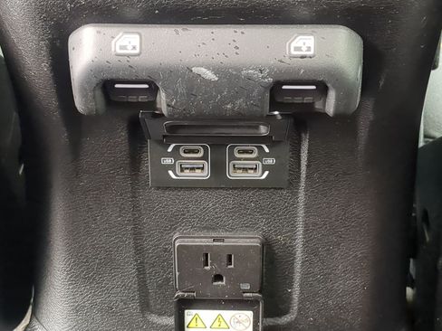 Used 2024 Jeep Gladiator Mojave AWD/4WD image 16