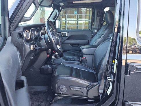 Used 2022 Jeep Wrangler Unlimited Rubicon w/ Xtreme Recon 35" Tire Package AWD/4WD image 12