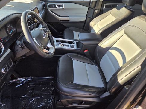 Certified 2022 Ford Explorer XLT w/ Equipment Group 202A image 10