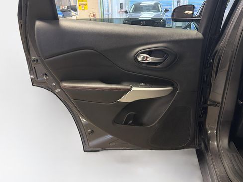 Used 2018 Jeep Cherokee Trailhawk w/ Cold Weather Group image 25