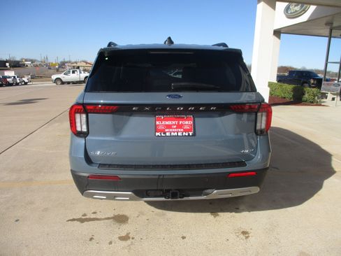 New 2026 Ford Explorer Active w/ Active Comfort Package image 3