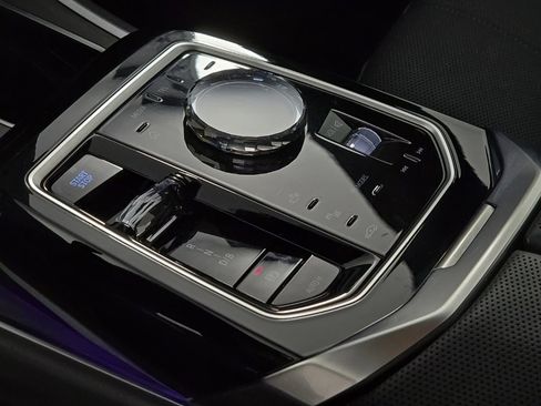 Used 2025 BMW i7 xDrive60 w/ Premium Package image 21