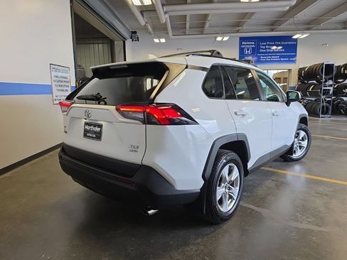 Used 2021 Toyota RAV4 XLE AWD/4WD image 5