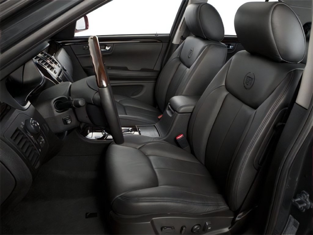 Used 2010 Cadillac DTS Luxury FWD image 7
