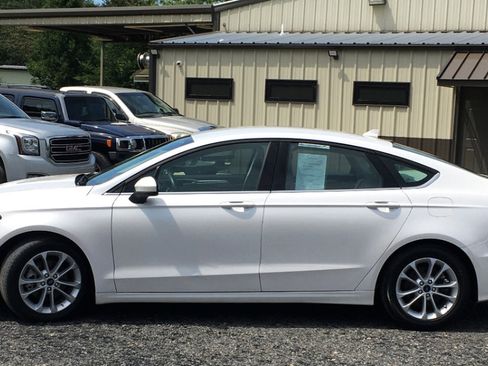 Used 2019 Ford Fusion SE image 3