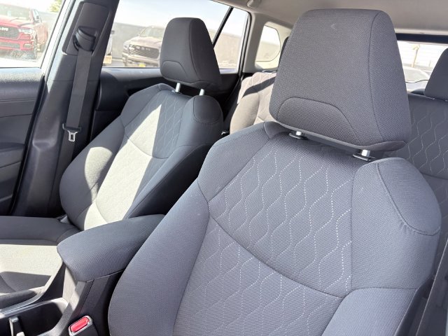 Used 2025 Toyota Corolla Cross LE FWD image 11
