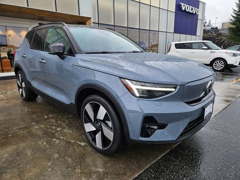 Used 2023 Volvo XC40 Recharge Ultimate image 3