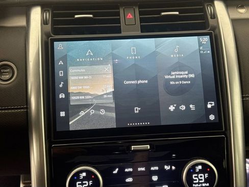 Used 2024 Land Rover Discovery Dynamic SE image 15