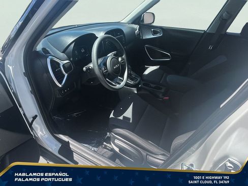 Used 2025 Kia Soul LX w/ LX Technology Package FWD image 12