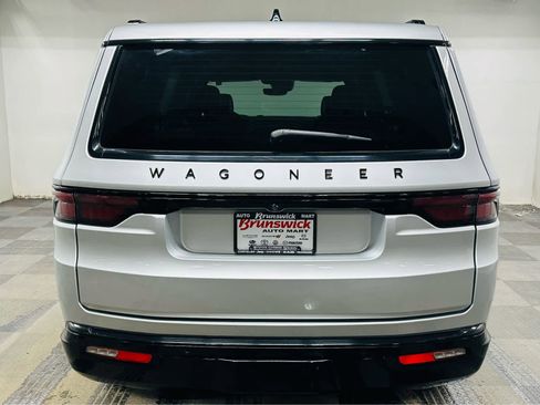 Used 2024 Jeep Wagoneer Series II image 5