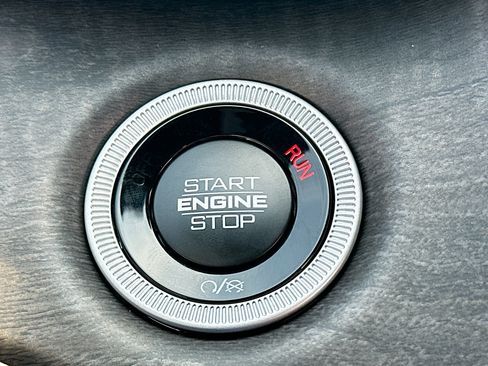 New 2025 Jeep Grand Cherokee Limited w/ Trailer Tow Package image 9