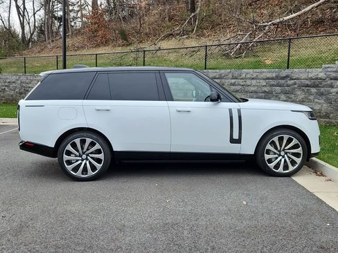 New 2025 Land Rover Range Rover Long Wheelbase SE AWD/4WD image 11