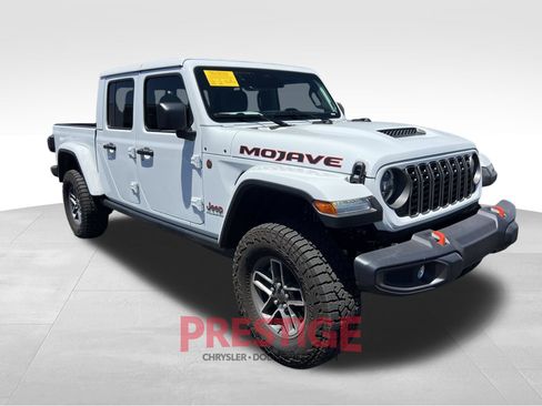 Used 2026 Jeep Gladiator Mojave w/ Safety Group AWD/4WD image 5