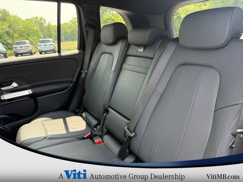 Used 2022 Mercedes-Benz GLB 250 4MATIC image 21